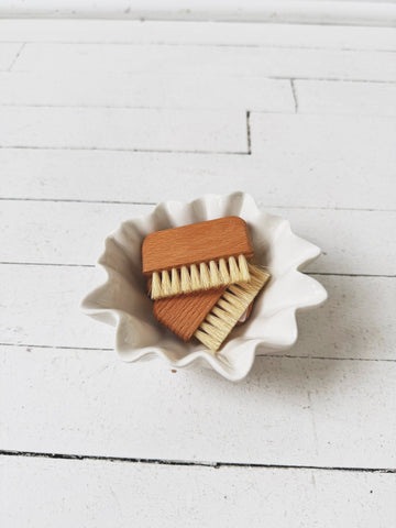 Garden Nail Brush