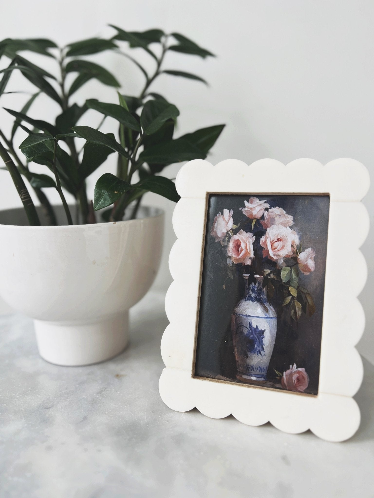 Scalloped Resin Photo Frame